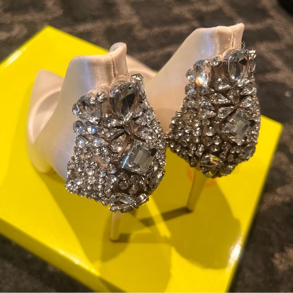 LIKE NEW TED BAKER LONDON MIEON STILETTOS IN LIGHT CREAM - WORN ONCE INDOORS! - Picture 7 of 16